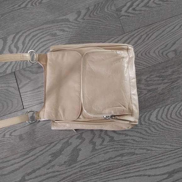 🌸 Genuine leather crossbody by Marco Avane🌸 - Picture 4 of 9